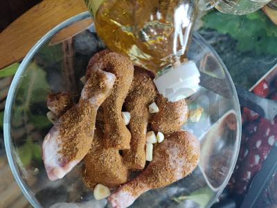 Vištienos kojos su bulvėmis rožiniame vyne Žingsnis 3