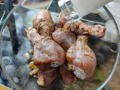 Vištienos kojos su bulvėmis rožiniame vyne Žingsnis 4