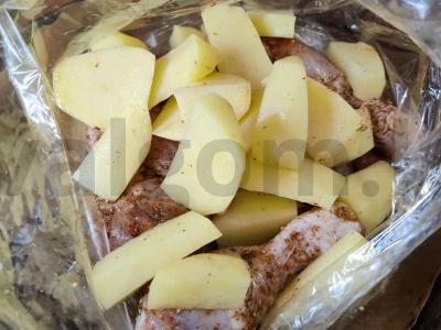 Vištienos kojos su bulvėmis rožiniame vyne Žingsnis 5