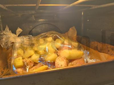 Vištienos kojos su bulvėmis rožiniame vyne Žingsnis 6