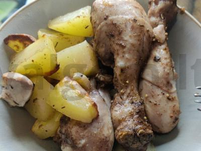 Vištienos kojos su bulvėmis rožiniame vyne pagrindine nuotrauka