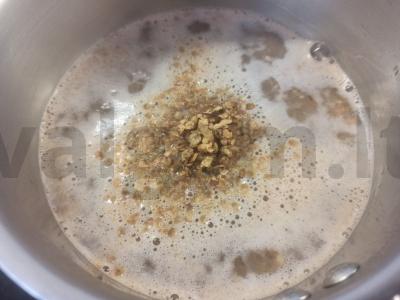 Grikių dribsniai su šviežiomis mėlynėmis pusryčiams Žingsnis 2