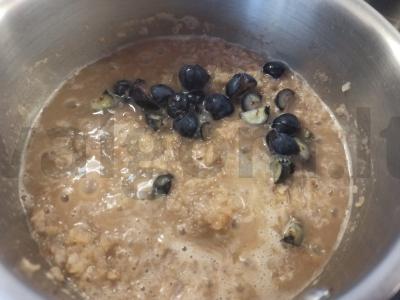 Grikių dribsniai su šviežiomis mėlynėmis pusryčiams Žingsnis 6