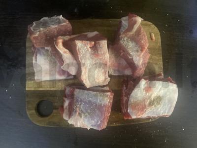 Švelniausi jautienos šonkauliai pomidorų padaže Žingsnis 1