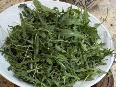 Salotos su krevetėmis, rukola ir avokadu Žingsnis 2