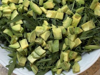 Salotos su krevetėmis, rukola ir avokadu Žingsnis 3