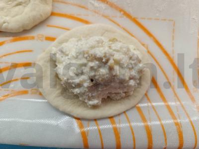 Varškės ir graikinių riešutų bandelės Žingsnis 4