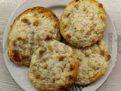 Varškės ir graikinių riešutų bandelės pagrindine nuotrauka