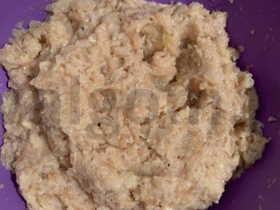 Namų vištienos faršas su baltu svogūnu pagrindine nuotrauka