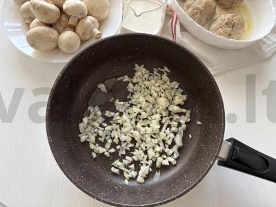 Kepti kotletai su grybų padažu Žingsnis 6