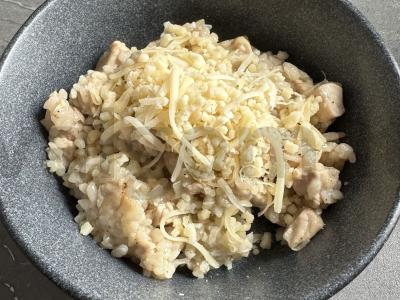 Keptas ryžiai su vištiena pagrindine nuotrauka