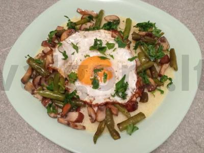 Pusryčiai su kuskusu, grybais ir žaliąja pupelių ankštimi pagrindine nuotrauka