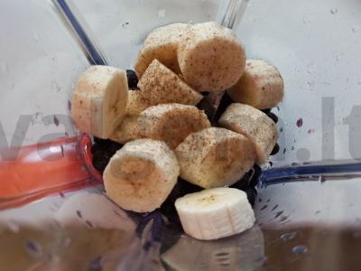 Mėlynių ir bananų kokteilis su obuolių sultimis Žingsnis 2