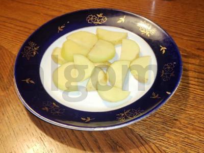 Jauno bulvių troškinys su dešrelėmis ir pomidorų pasta Žingsnis 1