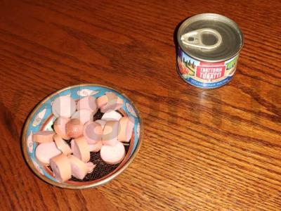 Jauno bulvių troškinys su dešrelėmis ir pomidorų pasta Žingsnis 3