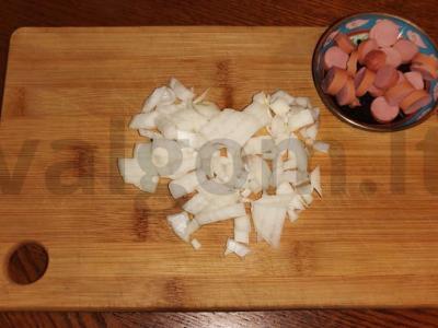 Jauno bulvių troškinys su dešrelėmis ir pomidorų pasta Žingsnis 4