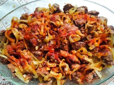 Vištienos kepenėlės, keptos su obuoliais ir svogūnais Žingsnis 4