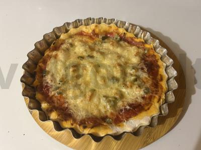 Kvapni pica su traškia parmezano plutele pagrindine nuotrauka