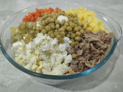 Olivje salotas su fazano mėsa Žingsnis 3