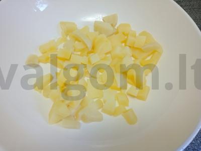 Bulvių salotas su konservuotomis pupelėmis ir marinuotais grybais Žingsnis 1