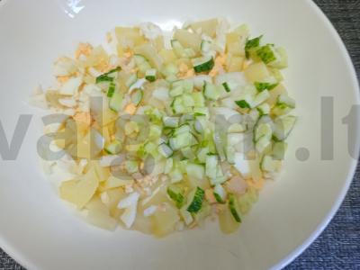 Bulvių salotas su konservuotomis pupelėmis ir marinuotais grybais Žingsnis 3