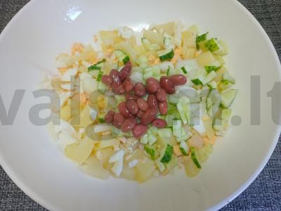 Bulvių salotas su konservuotomis pupelėmis ir marinuotais grybais Žingsnis 4