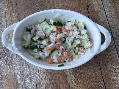 Sushi salotas su upėtakiu ir agurku Žingsnis 1