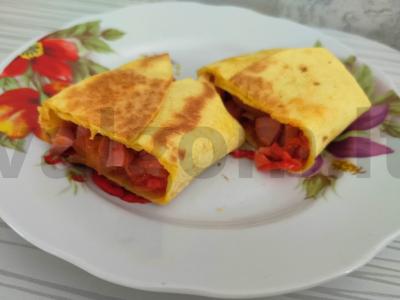 Lavašas su daržovių įdaru ir dešrelėmis pagrindine nuotrauka