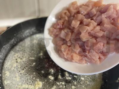 Orzo makaronai su vištiena grietinėlės padaže Žingsnis 1