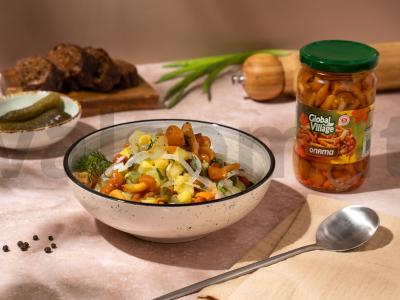 Kaimiškas salotas su voveraitėmis pagrindine nuotrauka