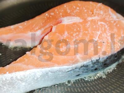 Lašišos steikas česnakinėje sviesto Žingsnis 3