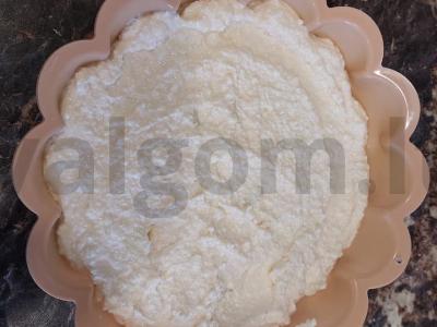 Varškės šarlotė su kokosų drožlėmis Žingsnis 4