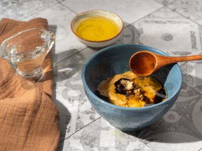 Agurkų salotas su traškiais žemės riešutais Žingsnis 2