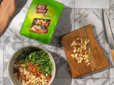 Agurkų salotas su traškiais žemės riešutais Žingsnis 3