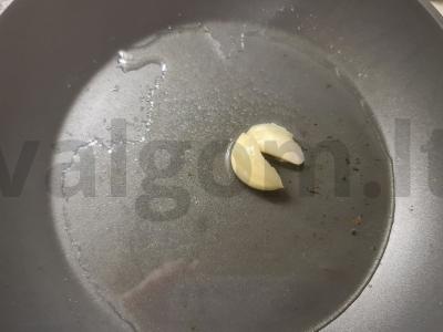 Makaronai-nestai su faršu pomidorų padaže Žingsnis 1