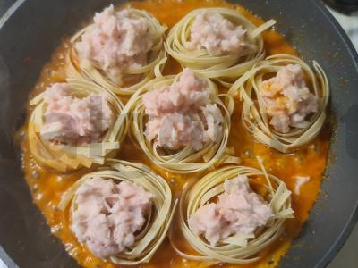 Makaronai-nestai su faršu pomidorų padaže Žingsnis 6