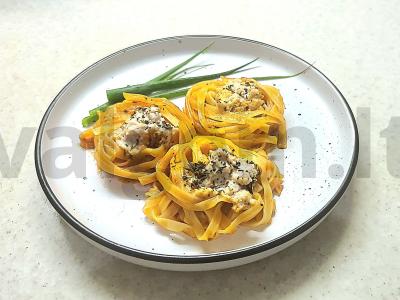 Makaronai-nestai su faršu pomidorų padaže pagrindine nuotrauka