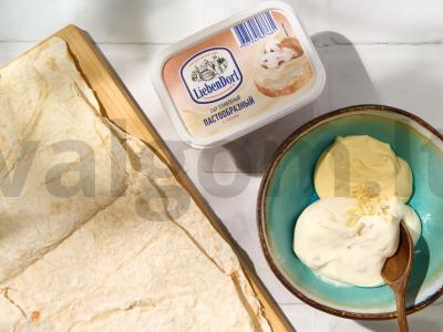 Rulonas su lydytu sūriu ir korėjietiška morkų salotomis Žingsnis 3