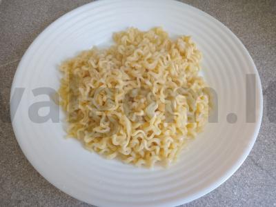 Greito paruošimo makaronai su midijomis ir aštriu grietinėlės padažu Žingsnis 1