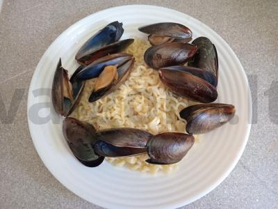 Greito paruošimo makaronai su midijomis ir aštriu grietinėlės padažu Žingsnis 2