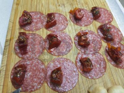 Kanarė su rūkytu sūriu ir saliami Žingsnis 1