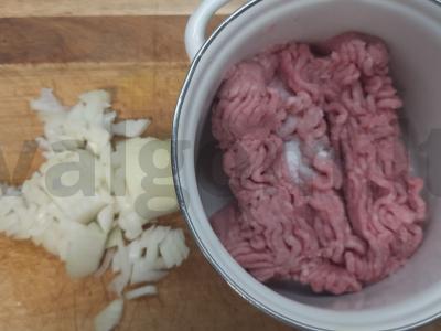 Kiaulienos kotletai su grybais Žingsnis 1