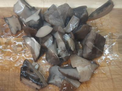 Kiaulienos kotletai su grybais Žingsnis 2