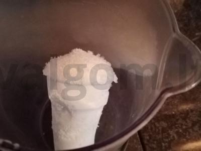 Pieninis kokteilis „Braškinis“ Žingsnis 1