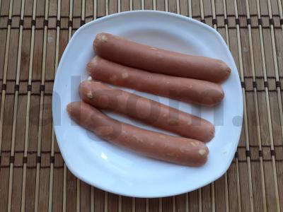 Karšti sumuštiniai su dešrelėmis, pomidoru ir saldžiu čili padažu Žingsnis 3