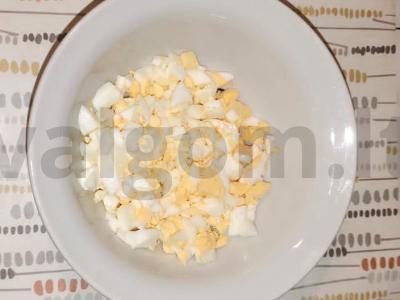 Žuvies salotas su Adygei sūriu Žingsnis 3