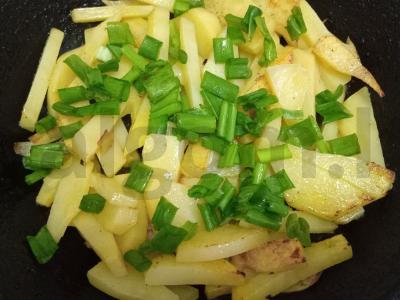 Ispaniška tortilija su žaliuosius svogūnais pusryčiams Žingsnis 4