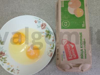 Ispaniška tortilija su žaliuosius svogūnais pusryčiams Žingsnis 6