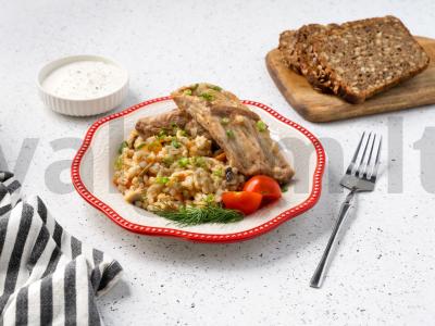 Šonkauliukai su perliniu miežiu pagrindine nuotrauka