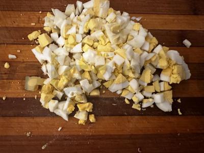 Jūros gėrybių ir šviežių agurkų salotas Žingsnis 1